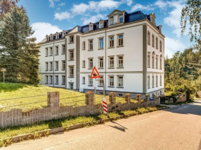 Гостиница Appealing Villa with Garden in Borstendorf Germany  Лойбсдорф